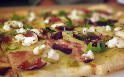 Verschie­dene vegane Flammkuchen-Varianten